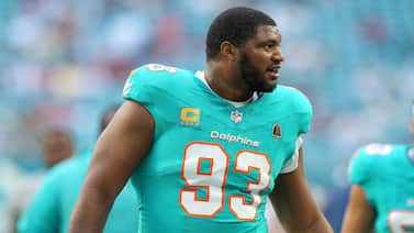 Calais Campbell signing with Arizona Cardinals after spending last season with Miami Dolphins
