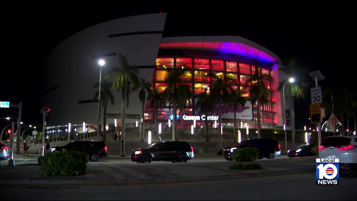 Lada Gaga postpones Miami concert over health concerns