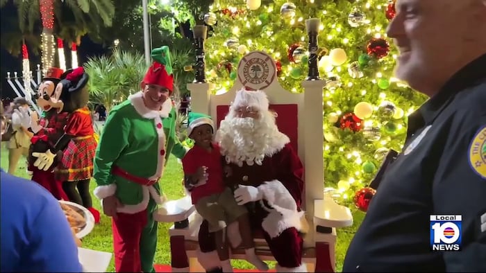 Miami launches holiday season with annual tree-lighting festival – WPLG Local 10