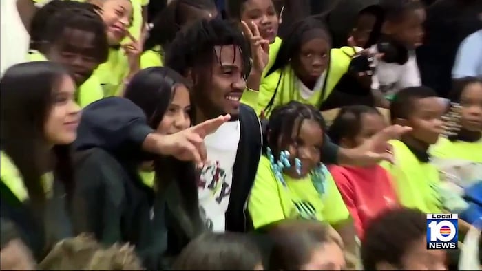 Dolphins star Jaylen Waddle provides kids from Boys & Girls Clubs with holiday shopping spree