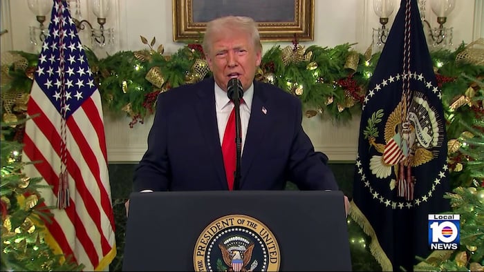 US jobless claim applications fell by 13,000 last week as layoffs remain low